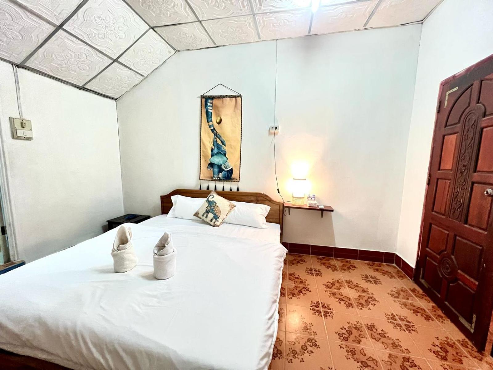 Vangvieng Pool House Hotel Ванг-Виенг Экстерьер фото